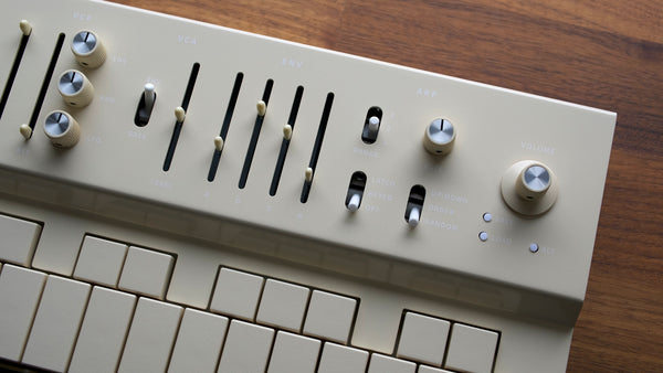 Vongon REPLAY polyphonic synthesizer