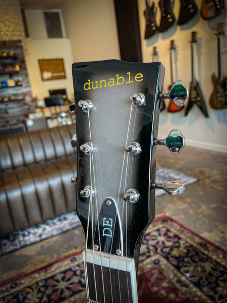 Dunable Guitars R2 DE, Silverburst with Chrome Hardware