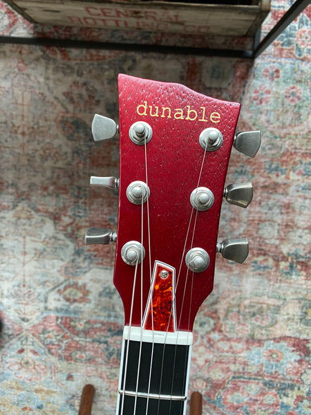 Dunable Guitars Cyclops USA, Black Limba Candy Apple Red