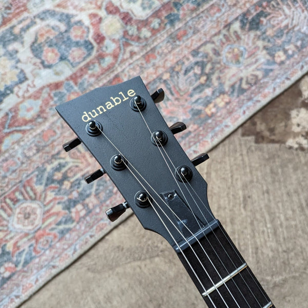 Dunable Guitars R2 USA, Swamp Ash Black Matte